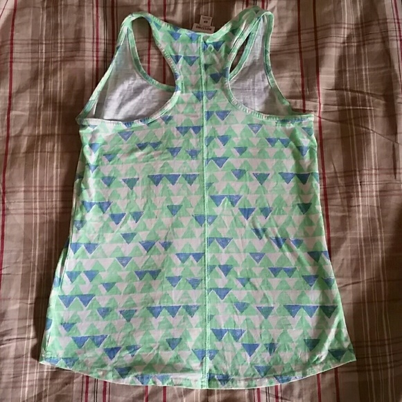 Adorable razor back tank top - Picture 2 of 3